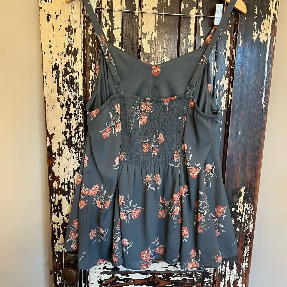Women’s Torrid size 1 floral adjustable strap flowy blousy tank top. - Picture 2 of 7